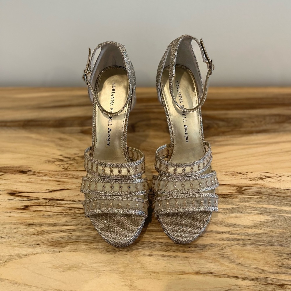 Adrianna Papell boutique Gold shoes 💛 Taimi Gold Stilletos
